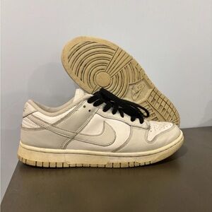 Nike grey and white Low-Top Sneakers